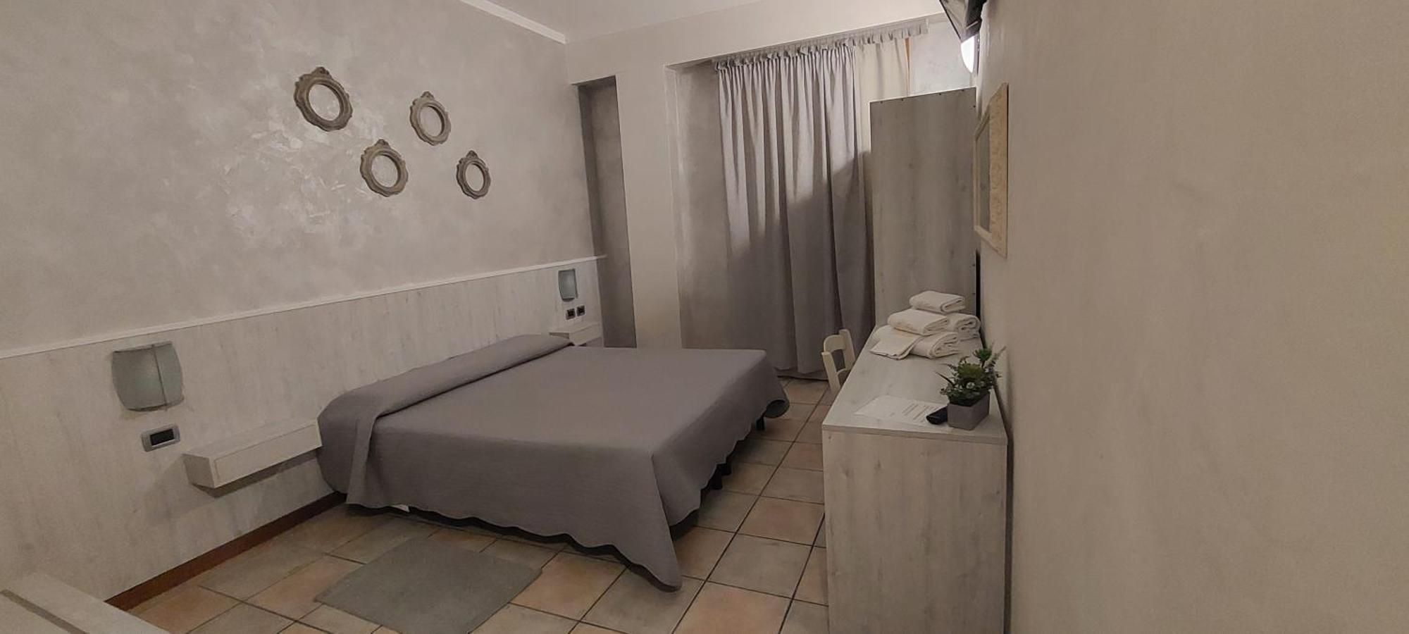Hotel Trotter Leno Bagian luar foto