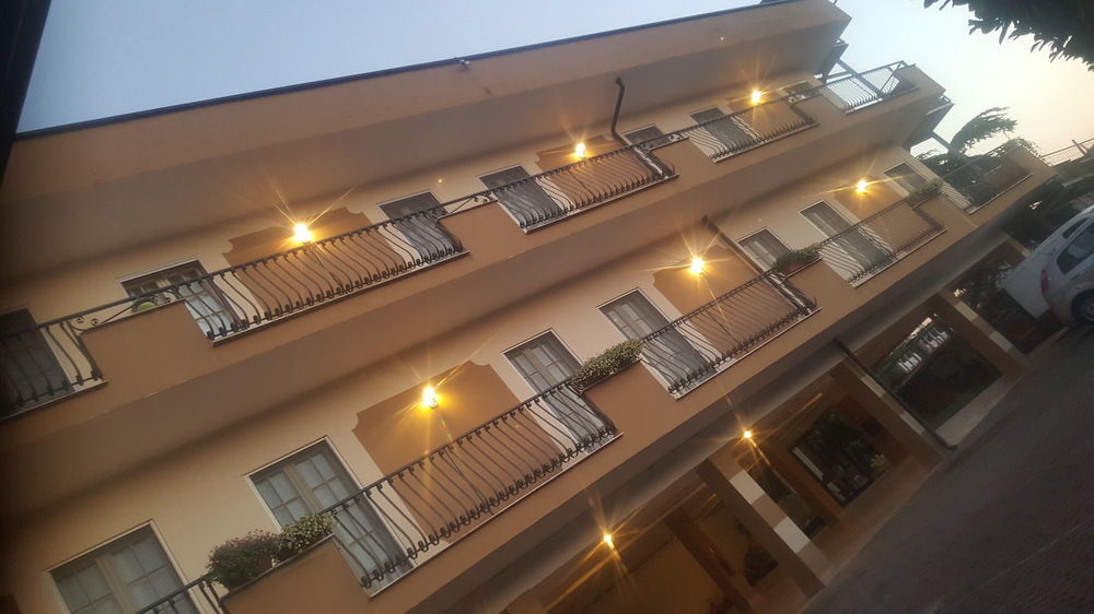 Hotel Trotter Leno Bagian luar foto