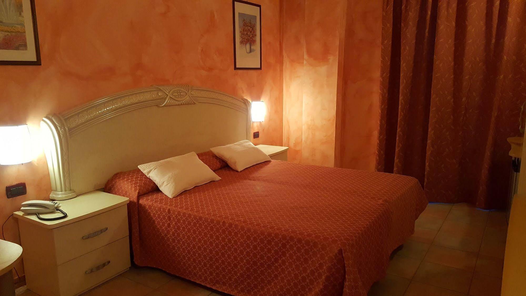 Hotel Trotter Leno Bagian luar foto