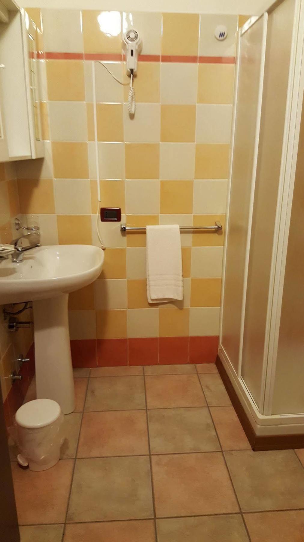Hotel Trotter Leno Bagian luar foto