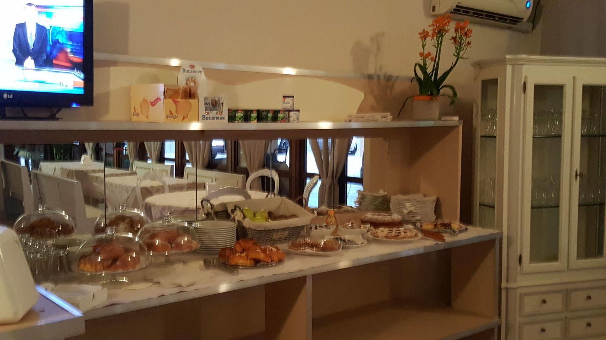 Hotel Trotter Leno Bagian luar foto