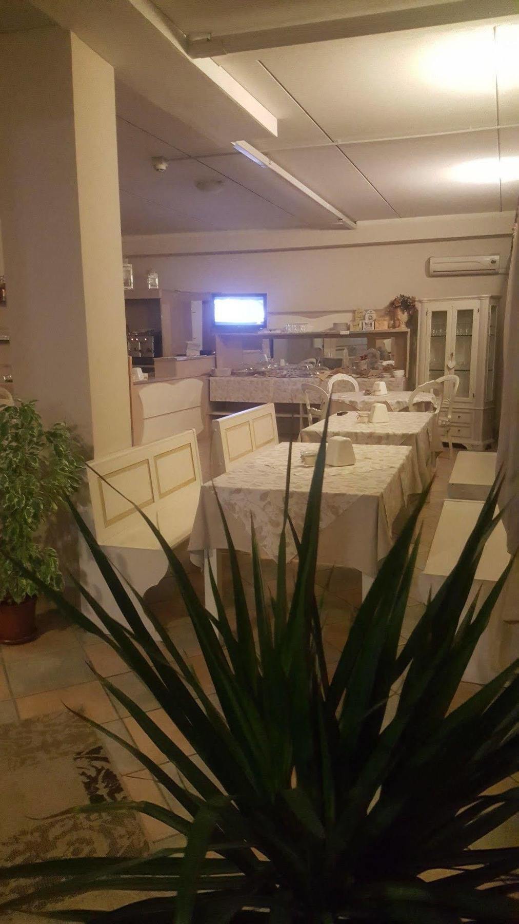 Hotel Trotter Leno Bagian luar foto