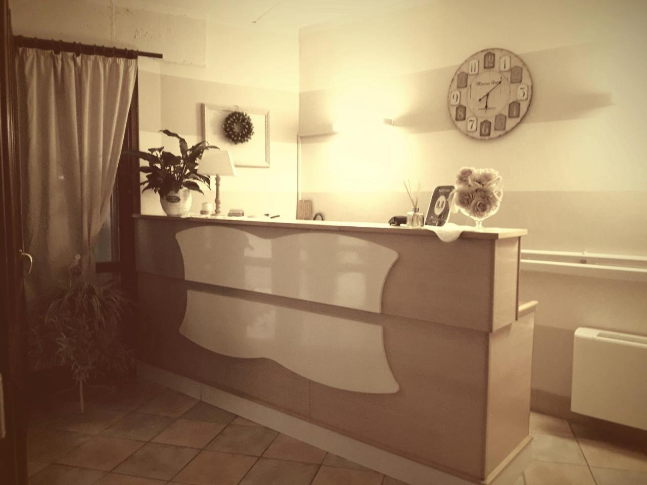 Hotel Trotter Leno Bagian luar foto